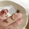 Artesanía de microincrustación clásica aretes asimétricos de estrella Luna full diamond aretes de temperamento de alta calidad Aretes de lujo ligero para mujer