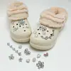 Zuecos forrados de algodón con accesorios decorativos, dijes para zapatos de planeta KT de diamante rosa, alta gama para DIY, ligeros y lujosos adornos de diamante en forma de corazón, y bonitas flores para zapatos para niñas