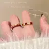Anel Coração de Zircônia com Esmalte Bordô Retrô para Mulheres, Anel Único de Design de Nicho para Dedo Indicador, Anel Versátil Personalizado
