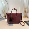 Tendencia Transfronteriza Estilo Coreano Bolso Pequeño Cuadrado de Mano para Mujer Bolso 2026 Otoño Nueva Llegada Color Sólido Bolso de Hombro Simple Bolso Cruzado para Viajes