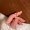 Anillo Abierto de Perlas y Circonitas de Doble Fila, Sensación de Lujo Ligero y Gama Alta, Diseño de Nicho, Ajustable, No se Desvanece, Anillo Apilable para Mujer