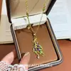 Nova Colar Pingente de Peixe Koi Colorido da Indústria Pesada Chinesa Gargantilha de Luxo Leve Exquisita Sensação de Alto Padrão Atrai Riqueza e Sorte Colar Versátil