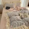 Juego de cuatro piezas de terciopelo de leche seguro para bebés, estampado floral pequeño, juego de cama de terciopelo coral engrosado de invierno, estilo fresco, funda de edredón, sábana, juego de cama 4