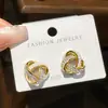 Pendientes de estilo coreano con diseño de lujo, ligeros y elegantes, con forma de triángulo de perlas, pequeños y versátiles, de alta calidad.