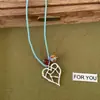 Colar com Pingente de Coração de Flor de Verão para Mulheres Design de Nicho Simples Toque de Luxo Corrente para Clavícula Acessório Versátil de Temperamento