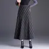 Saia midi casual retro xadrez em linha A para mulheres, nova coleção de outono 2026, cintura alta, modeladora, versátil