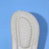 Sapatos Furados Femininos 2026 Novo Acolchoado Antiderrapante Sensação de Pisar na Merda Aumento de Altura Sola Grossa EVA Chinelos de Exterior Sapatos de Praia