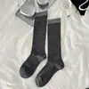 Novas Meias de Cano Médio Pretas de Tricô Outono e Inverno para Mulheres, Meias Slouch de Algodão Puro com Costela em Cor Contrastante Emagrecedoras, Atacado de Meias Zhuji