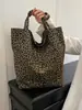 Bolso de Lona con Estampado de Leopardo de Gran Capacidad para Uso Casual y Viajes Diarios para Mujer 2024 Nuevo Otoño e Invierno Bolso de Hombro Bolso de Mano para Estudiante Universitario