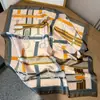 Bufanda de Seda Simple, Elegante y a la Moda, Lujo Ligero de Alta Gama, Versátil Pañuelo Cuadrado 100% Seda de Morera, Regalo de Vacaciones para Mujeres, Accesorio