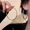Brincos de Anel com Pigmento Prata Exagerado Europeu e Americano Feminino 2024 Novos Explosões Senso de Design Argola de Orelha Fecho de Orelha Brincos Transfronteiriços