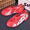 Sandálias Masculinas Plus Size de Verão Ins Camufladas Sapatos de Buraco de Coco para Casal Ins Tendência Vazados Romanos Sapatos de Praia Masculinos