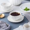 Juego de Café Golden Bee de Una Pieza para Cuatro Tazas y Platillos, Juego de Jarra de Agua Fría, Esmalte de Colores con Diseño de Flor Dorada, Juego de Té de Cerámica, Vajilla de Cerámica