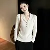 Roupas femininas de outono 2026 novo suéter de manga longa para usar por baixo, top de tricô feminino com decote V para outono e inverno