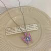 Collar con colgante de mariposa con degradado azul y rosa, cadena de clavícula femenina, estilo retro, ligero y de lujo, con diseño de mariposa de hadas, novedad de 2023