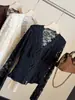 Top de crochê com renda em V estiloso para mulheres, nova coleção de início de outono, sexy e chique, camada interna modeladora, blusa básica
