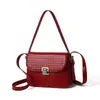 Bolsa pequena versátil e popular para mulheres, nova coleção outono/inverno 2026, estilo retrô moderno, bolsa de ombro, bolsa transversal, design de nicho com toque de luxo, bolsa quadrada pequena