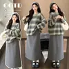 Ropa de maternidad otoño e invierno nuevo suéter de rayas verde y gris traje de falda larga gris estilo coreano conjunto de dos piezas holgado que cubre el vientre para usar como abrigo