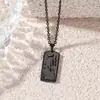 Collar Colgante Rectangular Hueco Personalizado de Acero de Titanio Transfronterizo para Hombres, Joyería de Collar Versátil de Gama Alta Europea y Americana para Mujeres