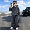Conjunto de Chaleco de Felpa Plus para Niños Invierno 2026 Nuevo Conjunto de Tres Piezas Grueso Estilo Otoño/Invierno Guapo para Niños Medianos y Mayores Moderno
