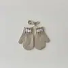 Guantes Coreanos para Niños Qiunan, Nuevo Estilo Otoño e Invierno, Color Sólido, Sencillos, Cálidos, de Dedo Completo, con Cuerda para Colgar en el Cuello para Bebés