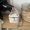 Bolso de cadena a la moda con patrón de diamantes para mujer, nuevo estilo 2026, bolso pequeño en forma de caja con remaches, bandolera elegante para uso diario, venta al por mayor