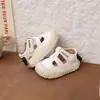 Sandalias para bebé verano nuevo modelo calzado suave para caminar para niños y niñas, puntera cerrada transpirable anti-pateo para niños pequeños zapatos de playa