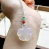 Collar DIY colgante de paz de calcedonia translúcida con forma de lichi natural y ágata blanca colgante de jade varios colgantes pequeños al por mayor