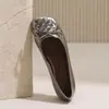 Novos sapatos baixos femininos casuais de couro estilo francês para o outono de 2026, com laço, boca rasa, sola macia, confortáveis