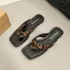 Chanclas Versátiles para Mujer Verano 2026 Nuevo Estilo Coreano Punta Cuadrada Sandalias Cuadradas Planas de Punta Cuadrada Sexy de Moda
