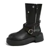 Botas de caballero negras, a la moda, sencillas y elegantes, nuevo modelo otoño e invierno 2026, punta redonda, tacón grueso, botas tipo Dr. Martens con hebilla y cinturón, caña alta