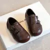 Zapatos de Cuero Genuino para Niños Estilo Británico Primavera y Otoño 2026 Suela Suave Zapatos Individuales para Niños Zapatos de Desempeño para Niños Zapatos de Tabla para Bebés Negros