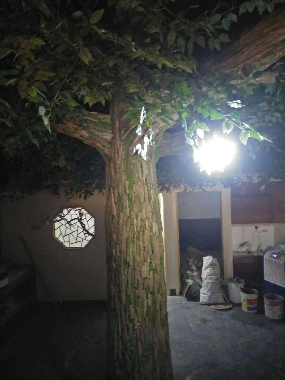 438893874725703029