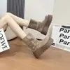 Botas Fashion de Camurça Bordada com Renda de Alto Padrão Retrô Botas para Mulheres Outono e Inverno 2025 Novo Estilo Simples Emagrecimento Visual Botas Curtas
