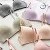 Venda Direta de Fábrica Venda Quente Transfronteiriça Roupa Íntima Fresca Xadrez Leve para Mulheres com Seios Pequenos, Conjunto de Sutiã Push-Up Sem Fio para Meninas Jovens