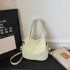 Bolsa de Ombro Cruzada Casual Feminina Personalizada Simples com Design de Estrela Plissada 2026 Nova Coleção Primavera/Verão Grande Capacidade para Sob o Braço