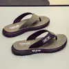Pantuflas de Hombre de Aspecto Elevado para Playa Verano Ropa Exterior Nuevo 2025 Chanclas Antideslizantes Resistentes al Desgaste y Desodorantes Chanclas de Suela Gruesa
