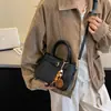 Bolso de mano de diseño nicho de moda nuevo otoño 2026 transfronterizo, bolso de hombro cruzado versátil de color liso simple y elegante