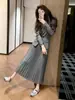 Conjunto Elegante de Blazer Cinza e Saia de Duas Peças para Mulheres 2026, Roupa de Primavera para Mulheres Baixas, Super Estiloso e Atraente