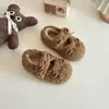 Zapatos peludos de estilo coreano para niños, nueva colección de invierno 2026, zapatos cálidos de princesa con lazo para niñas, zapatos cálidos slip-on de suela suave