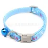 Al por mayor para mascotas pies lindos con collar de cascabel decoración de gato perro tracción exterior anti-pérdida collar de hebilla gris