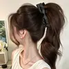 Atacado de presilhas de banana de alta qualidade, luxuosas, em tamanhos grandes, com design de bolinhas estilo coreano, adequadas para mulheres com cabelos grossos e oferecendo um elegante acabamento acetinado.