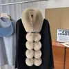 Bufanda nueva de piel sintética de zorro, estilo coreano, elegante y afelpada, con cierre magnético, ofreciendo una sensación lujosa y cálida, y con pompones de piel sintética