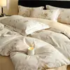 Encuentra el estilo acogedor con este juego activo de cuatro piezas 100% algodón eco-cepillado, cálido y grueso para invierno, con estampado digital, de Nantong bedding