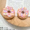 Brinquedo de Comida Falsa Donut Cola de Creme Acessórios Peças de Resina DIY Tamancos Grampos de Cabelo Feitos à Mão Enfeites de Cabelo Chaveiros