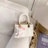 Bolso Pequeño Texturizado Nuevo Estilo Primavera y Verano 2026 Bolso de Hombro Cruzado de Moda para Mujer Bolso de Mano Cuadrado Pequeño con Relieve Lindo