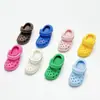 Diapositivas mini de colores de gran venta, llaveros de pantuflas lindas, accesorios para manualidades, decoraciones divertidas y versátiles para zapatos