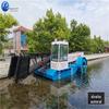 Navio de salvamento de lixo na superfície da água na área do reservatório salva objetos flutuantes na superfície da água equipamento de limpeza de lixo na superfície da água