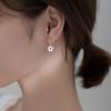 Pendientes de Flor de Plata Aerqi S925 para Mujer, Estilo Bosque, Dulces y Frescos, Pendientes Cortos de Flor Hueca de Cinco Pétalos G8845