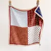 Lenço Decorativo de Sarja de Alta Qualidade Estilo Europeu e Americano com Ponto Ondulado de Castanha Xale de Alta Qualidade Lenço Quadrado Lenço da Moda Versátil Faixa de Cabelo Tendência